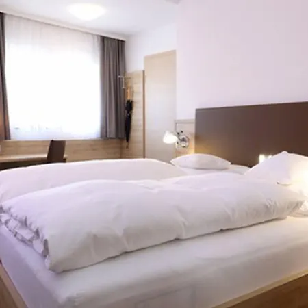 Warteck Szálloda 3*