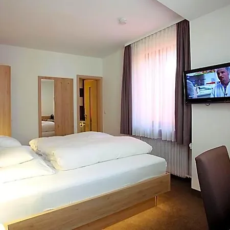 Warteck Szálloda 3*