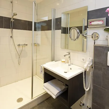 Warteck Hotel 3*